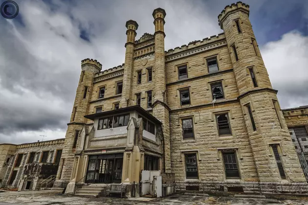 Long Abandoned Illinois Prison Once Housed Some of America&#8217;s Most Notorious Criminals [PHOTOS]
