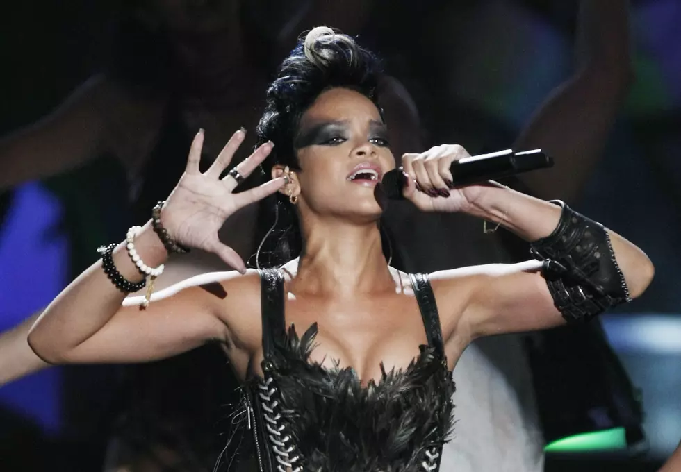 Your Unofficial Rihanna Halftime Drinking Game Has Arrived