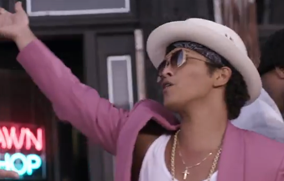 Bruno is Uptown Funky on SNL
