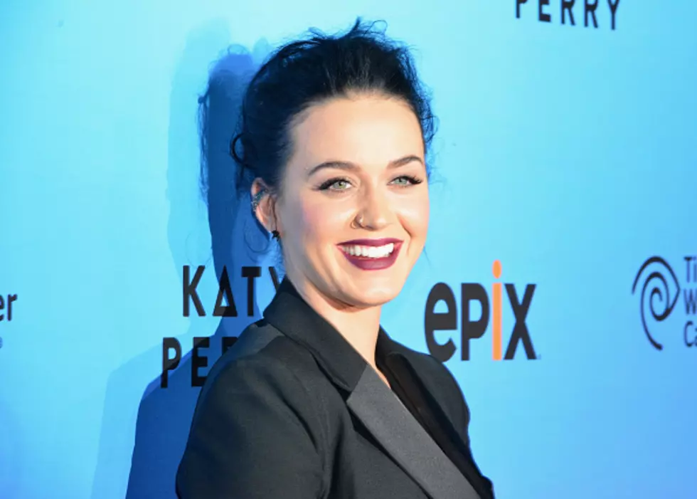 Katy Perry Cut Off All Her Hair; Looks Like Kris Jenner [PHOTO]
