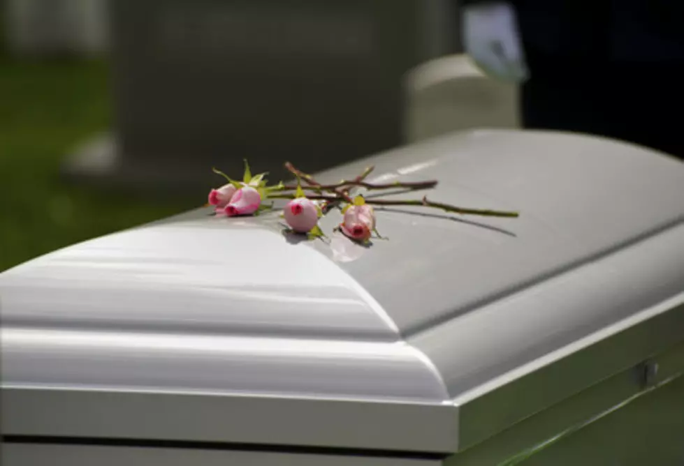 Mom Poses With Kids at Husband’s Open Casket [PHOTO]