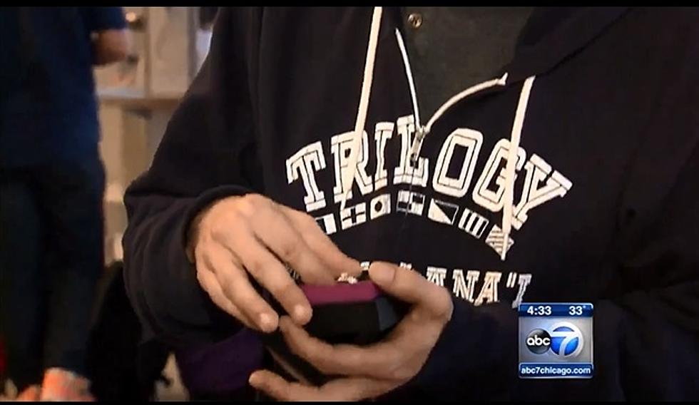Man Stuck at O’Hare Proposes With a Text [VIDEO]