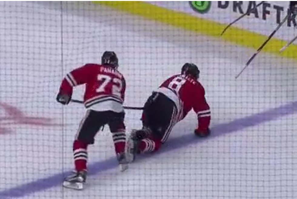 Chicago Blackhawks Player Breaks Skate & Gets Hilarious Assist From Teammate Off The Ice