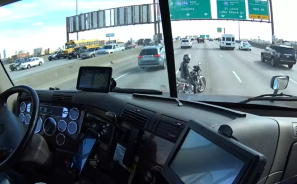 Courageous Trucker Blocks Traffic On Busy Chicago Expressway To Help Stranded Motorcyclist
