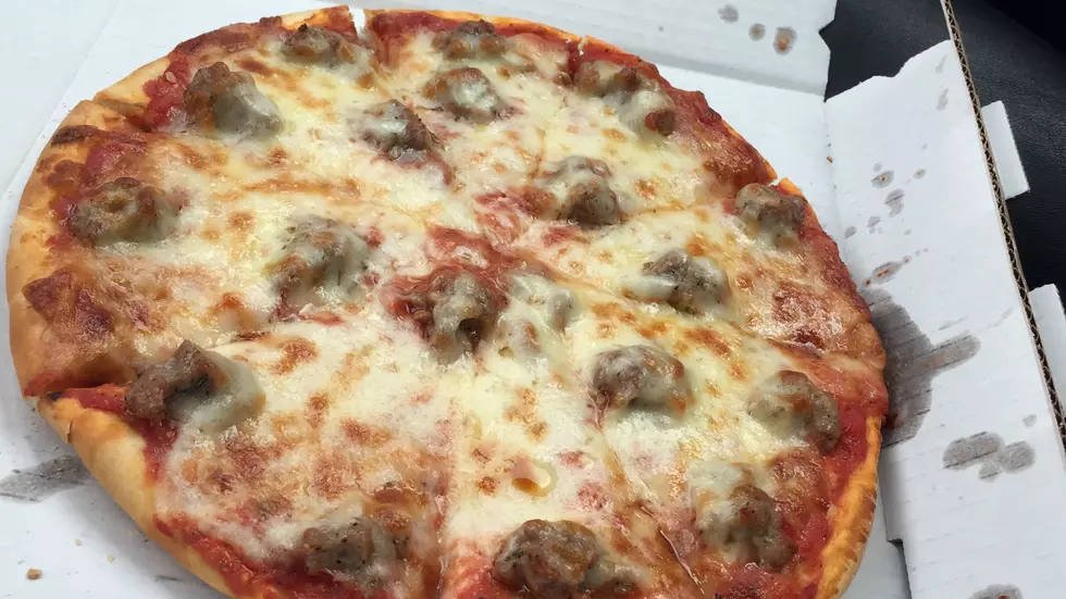 This Rockford Restaurant's Rich & Buttery Crust Is A Pizza Lovers