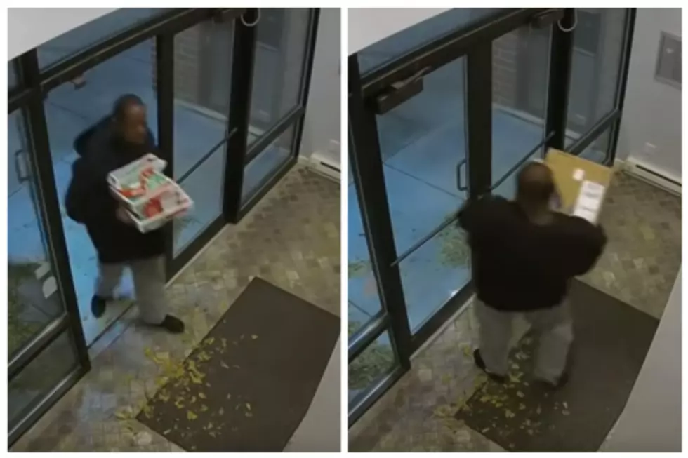 VIDEO: UberEats Driver Allegedly Stealing Packages In Chicago 