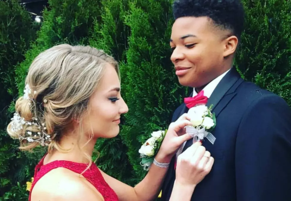 Saturday Snow Forced A Rockford Area School To Improvise For Prom