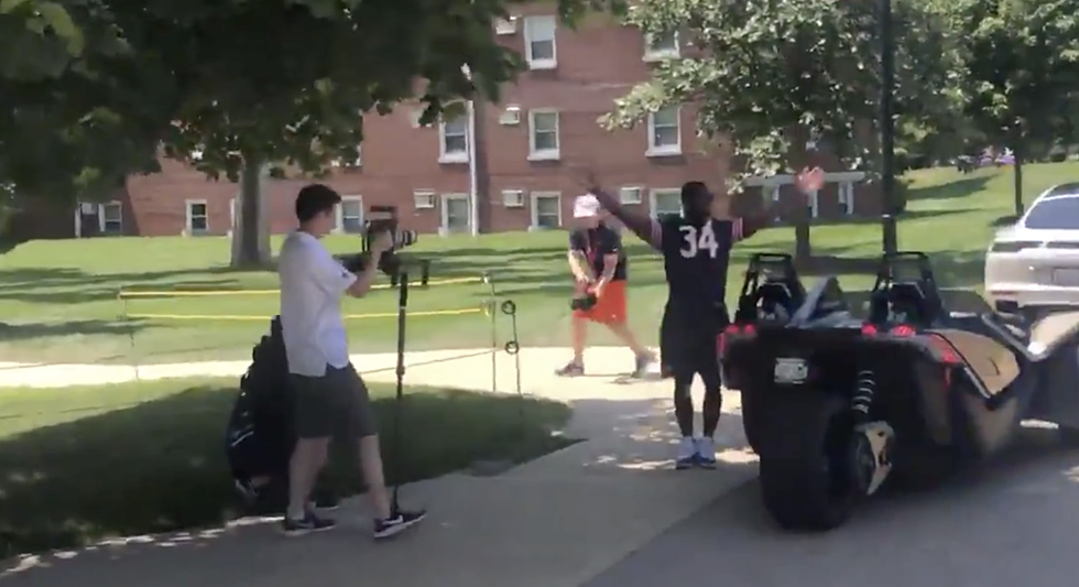 Check Out Tarik Cohen’s ‘Sweet’ Roll Up To Bears Training Camp