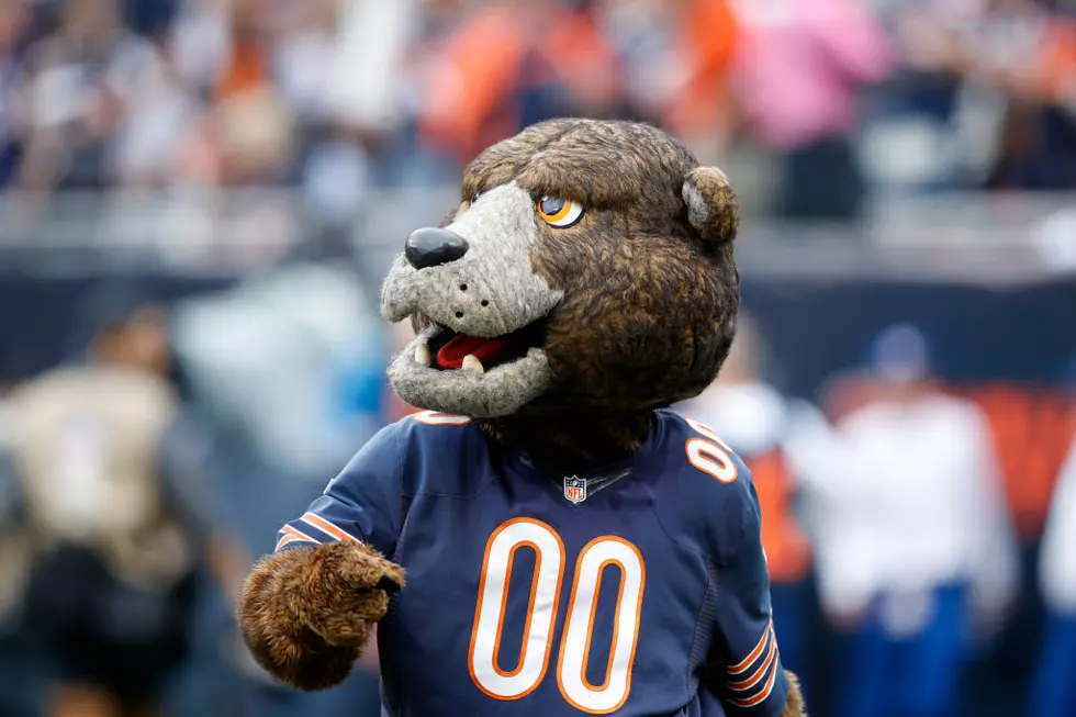 WATCH: The Chicago Bears Mascot Scare Kids in a Claw Machine