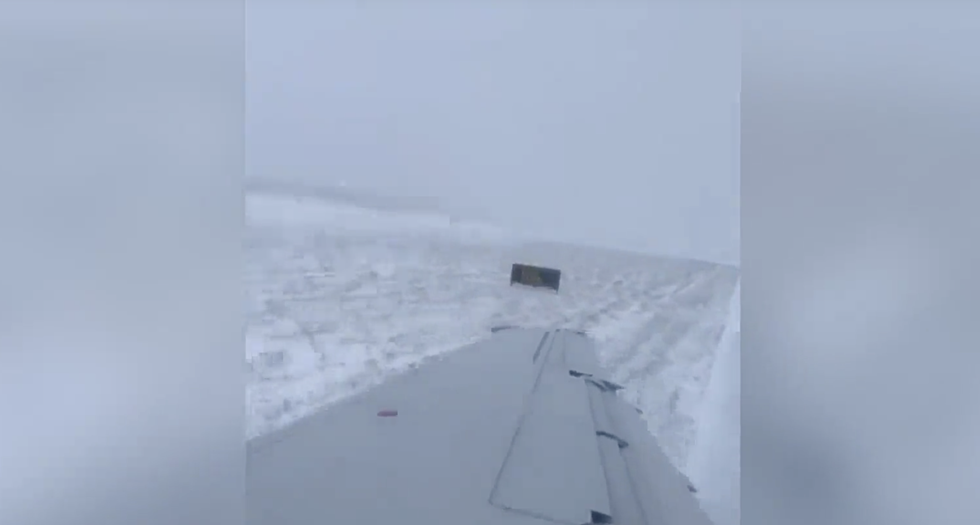 Video of Plane Sliding Off Runway at Chicago&#8217;s O&#8217;Hare Airport