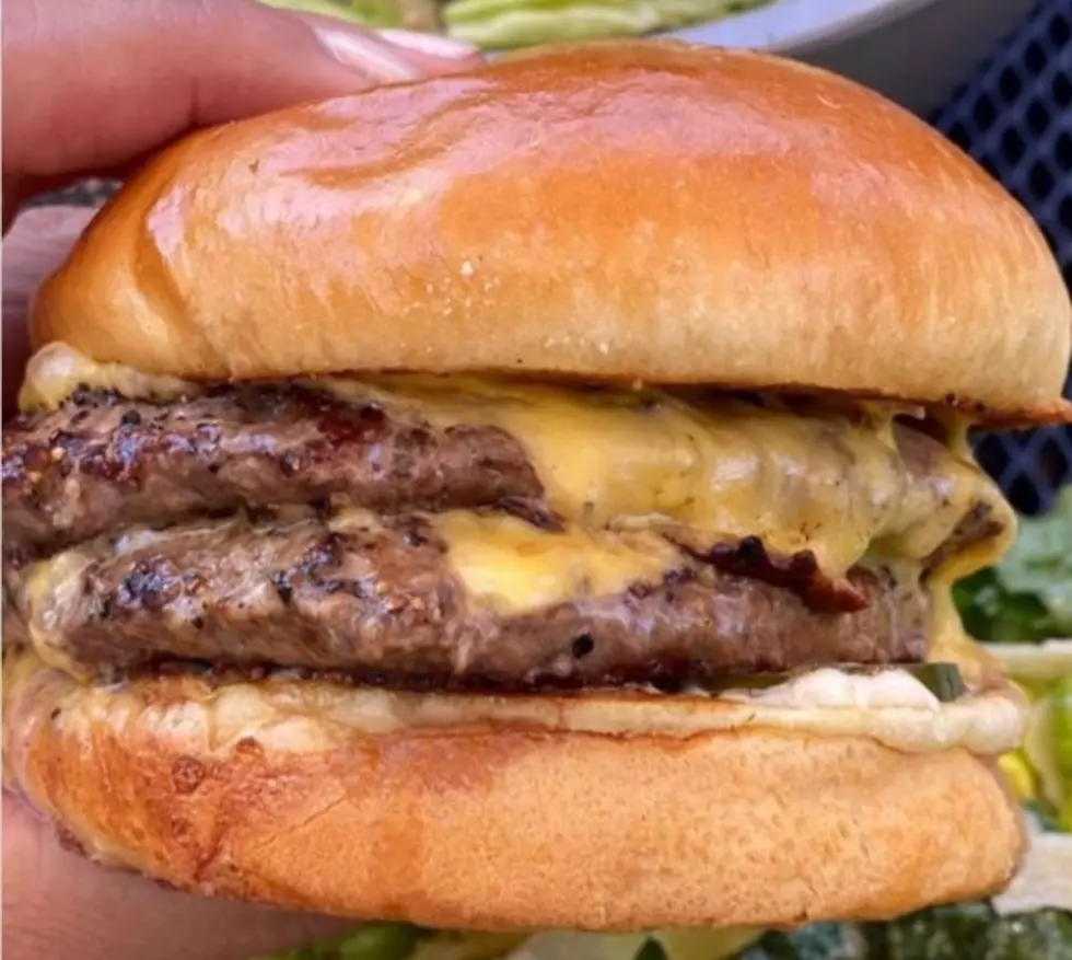 This ‘Little’ Restaurant Apparently Serves Illinois’ Best Burger