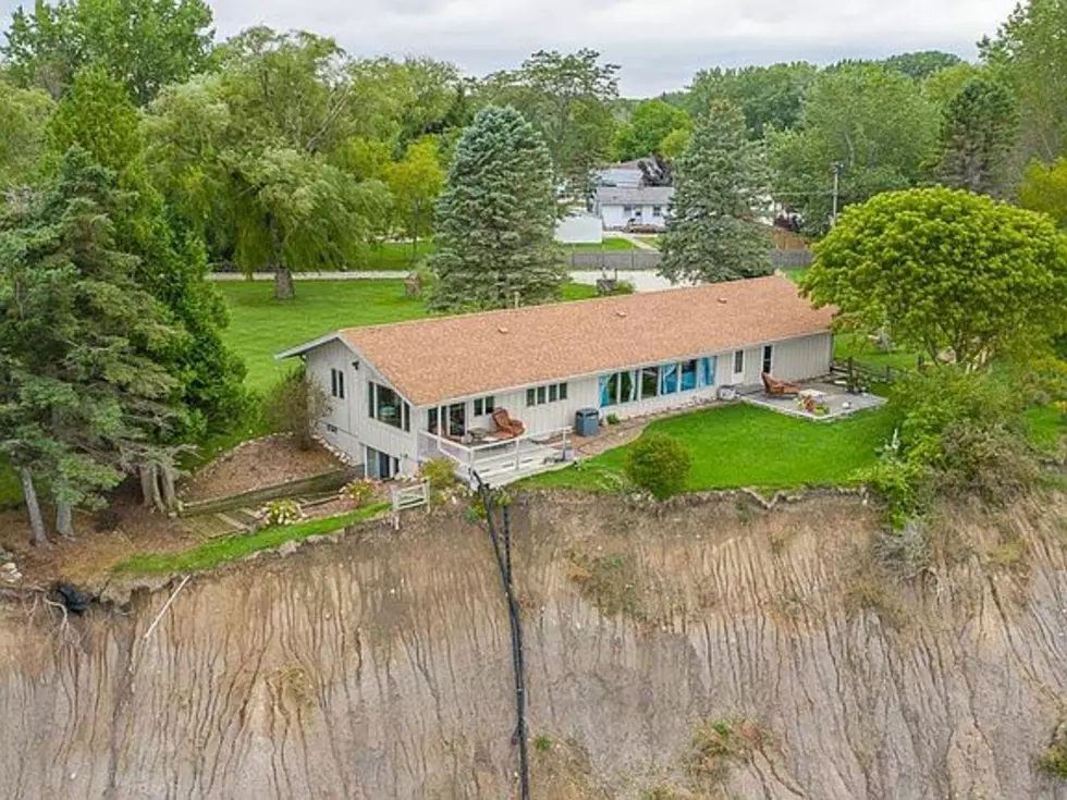 Wisconsin Clifftop Home Gives Off 'Falling To Your Death' Energy
