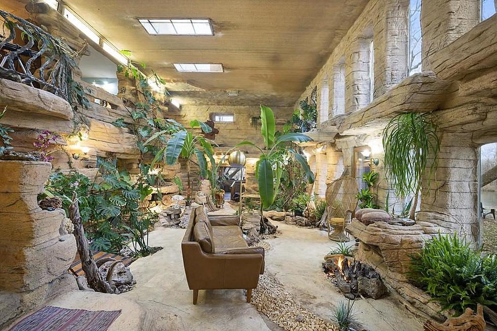 Take a Look Inside This Million Dollar Tropical-Themed Wisconsin Mansion