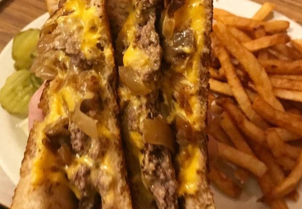 We Can’t Figure Out Why This Is Illinois’ Best Burger