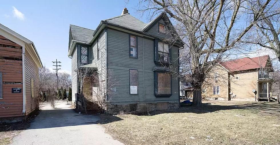 Illinois Home for Sale Listed for Less Than $20K has 8 Huge Bedrooms