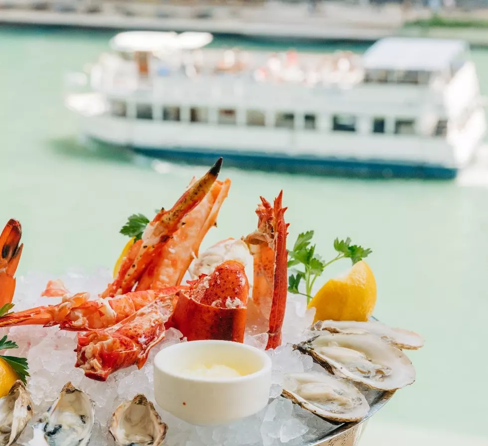 One of America’s Best Fresh Seafood Waterfront Restaurants is in Illinois