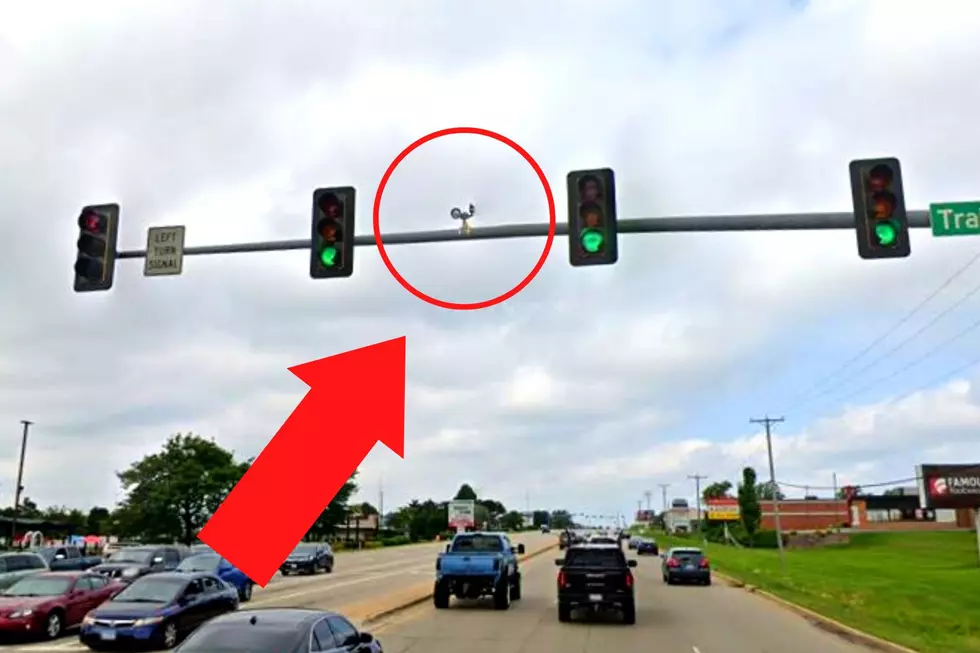 What Do White Flashing Lights At Illinois Intersections Mean?