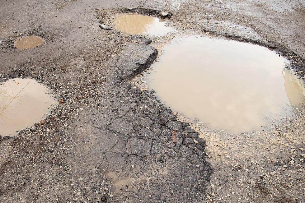 Illinois Woman Falls Knee Deep Into Giant Pothole, Loses Linguine