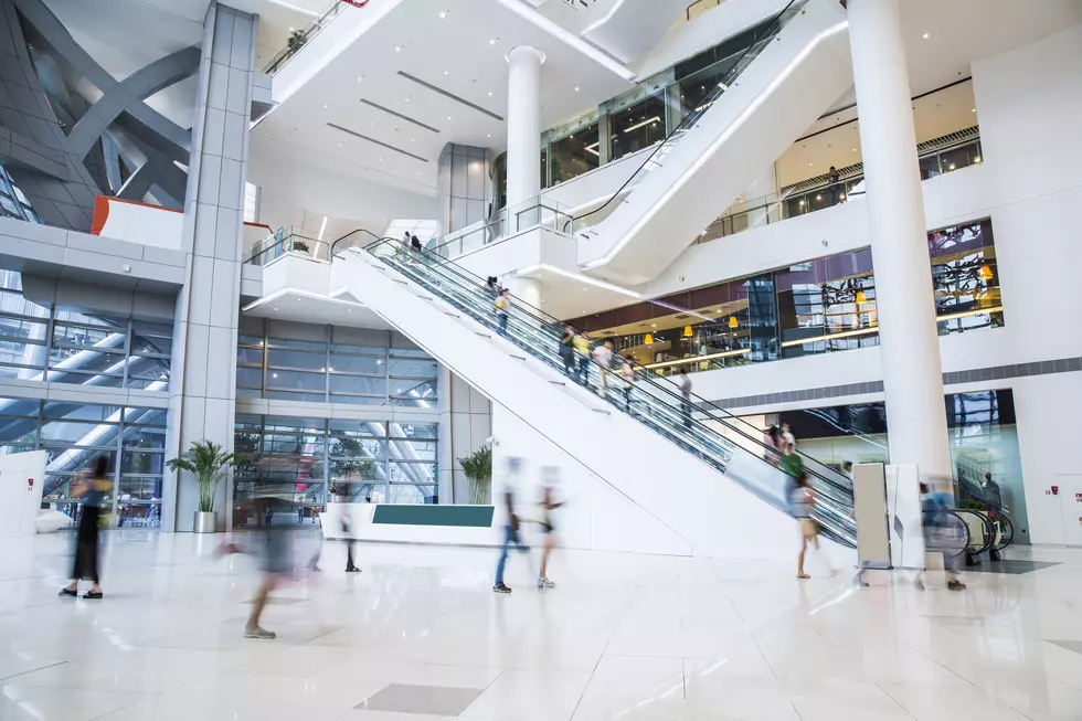 busy shopping mall