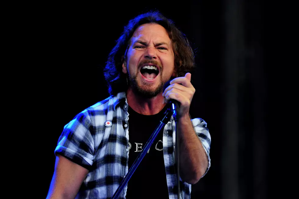 Vedder to Sing at Cubs Game 