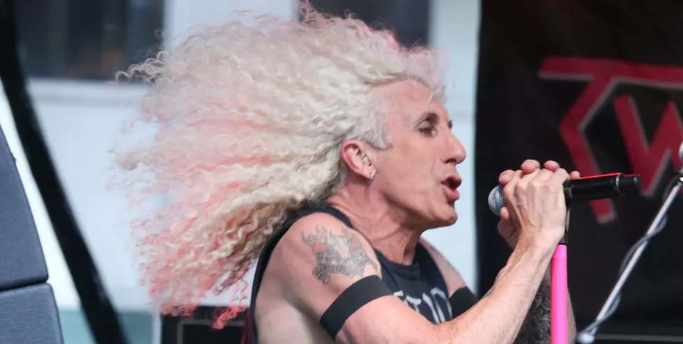 Dee Snider Shoots the Puck at Blackhawks Game
