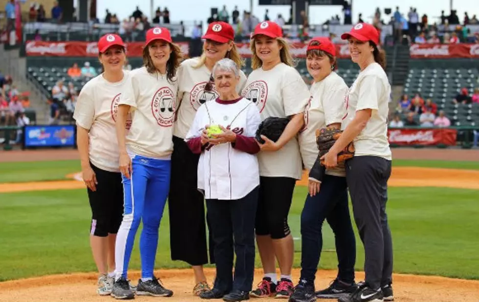&#8216;A League of Their Own&#8217; Cast Reunited with Original Rockford Peaches Player