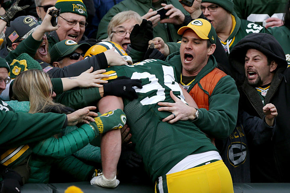 Rockford&#8217;s Dean Lowry Gets His First Lambeau Leap Sunday