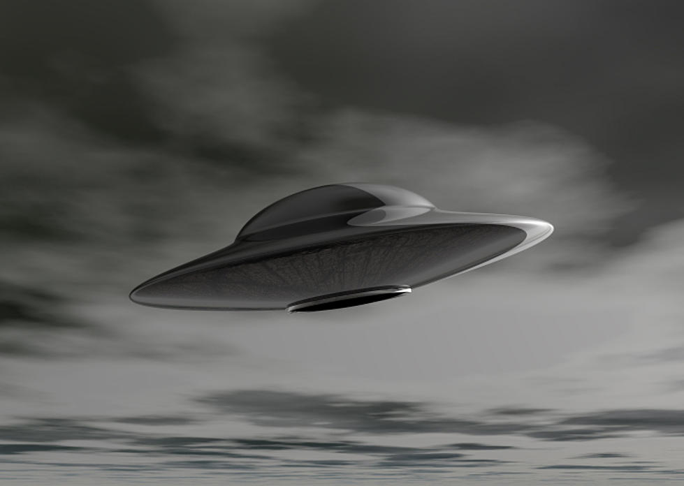 Illinois Man Witnesses UFO And Shoots Video