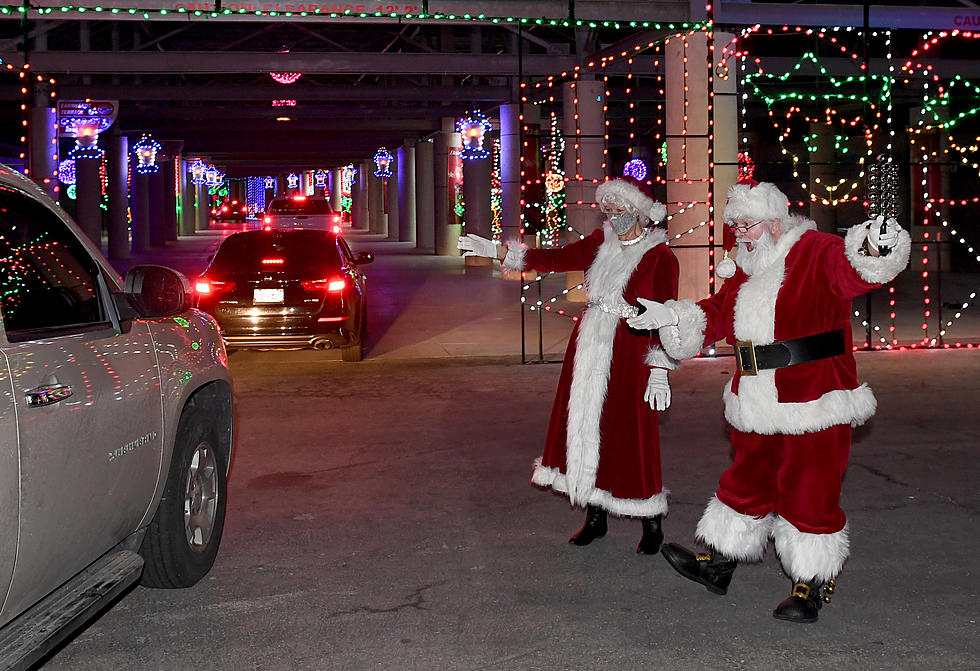 1st Time Illinois Amusement Park Hosts Drive-Thru Holiday Lights