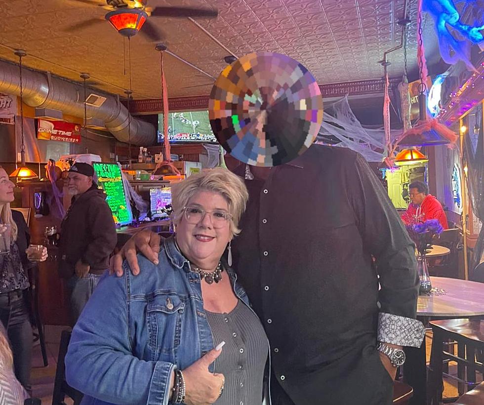 World Famous Athlete Randomly Stops By Small Wisconsin Town Bar