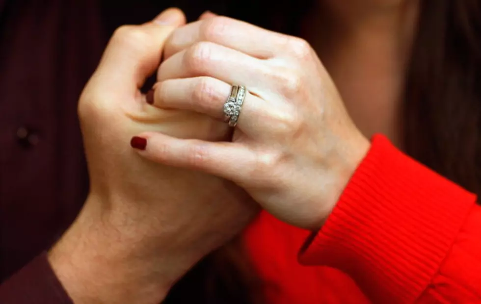 Illinois Couple&#8217;s Engagement Announcement Gets International Attention [Video]