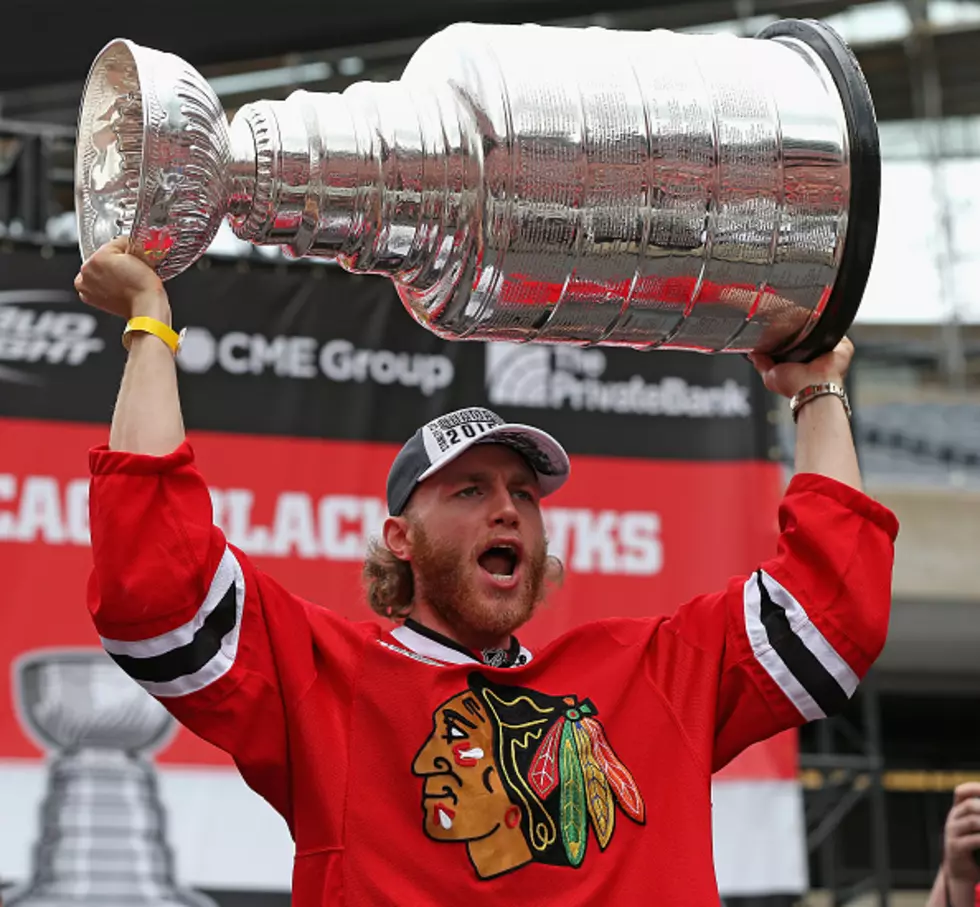 Stanley Cup Shows Up at Jimmy Buffet Concert, Patrick Kane Now Sports a ‘Man Bun” and Sings ‘Volcano’ [Photo and Video]