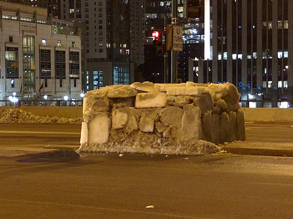 A Mysterious Igloo Appeared in Downtown Chicago [Video]