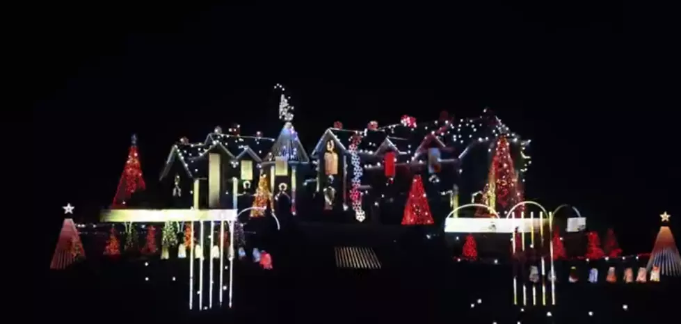 A Spectacular Christmas Light Show is Less than An Hour From Rockford