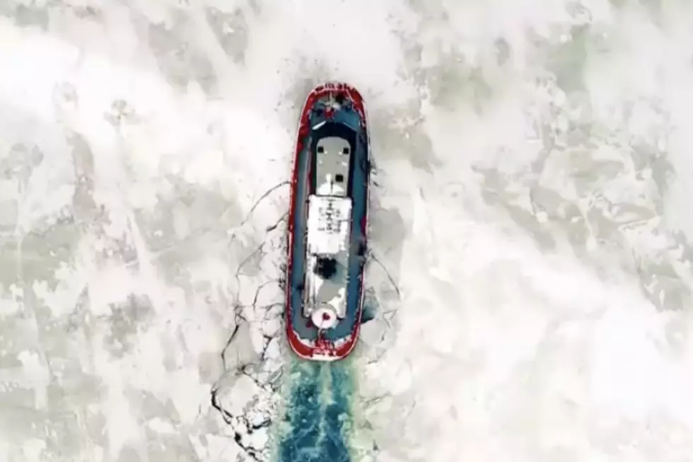 Watch the Chicago’s Ice-Breaking Vessel Cut Ice Like a Hot Knife Through Butter