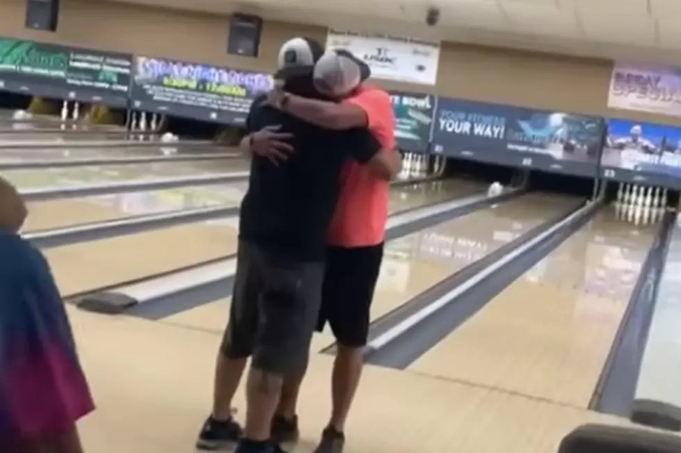 Illinois Bowler Adds Dad’s Ashes to the Ball, Scores an Emotional Perfect Game