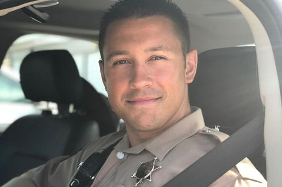 Thirsty Drivers React to Dreamy Illinois State Trooper's Pic