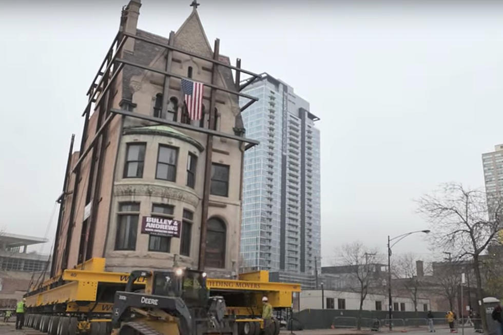 Fascinating Time-Lapse of Giant Building in Chicago Being Moved