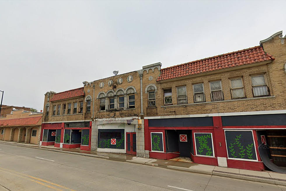 Dear Wrecking Crew, Please Salvage 4 Important Pieces of This Former Rockford Theater