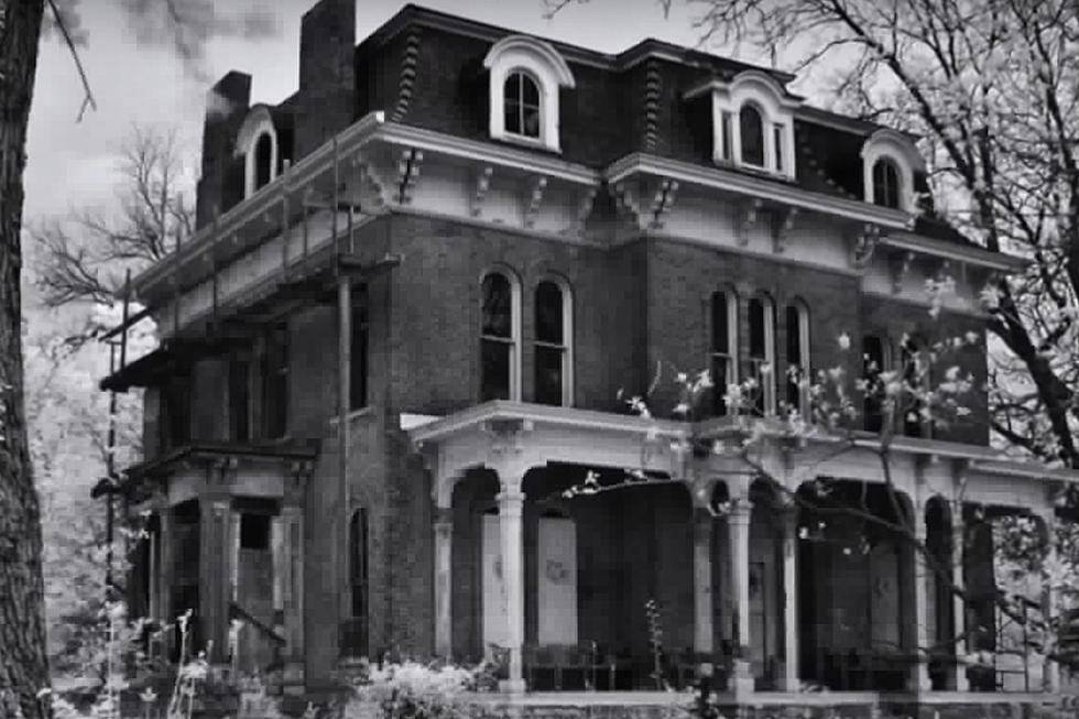 Illinois’ Most Haunted Mansion is Reportedly Filled with a Frenzy of Spirits
