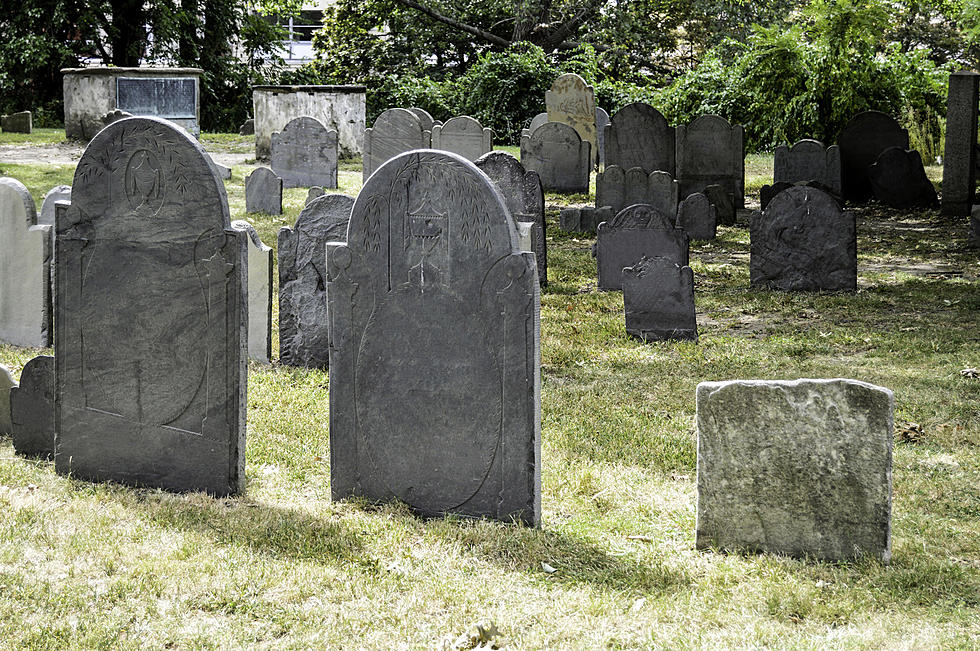 Ghastly Stories and Ghostly Encounters Await at One Illinois Cemetery Tour