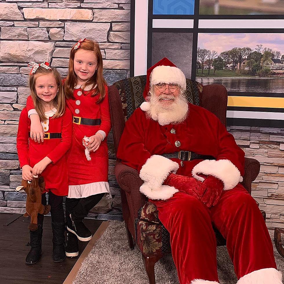 5 Popular Tricks Illinois Parents Use To Keep Santa Alive In Their Home