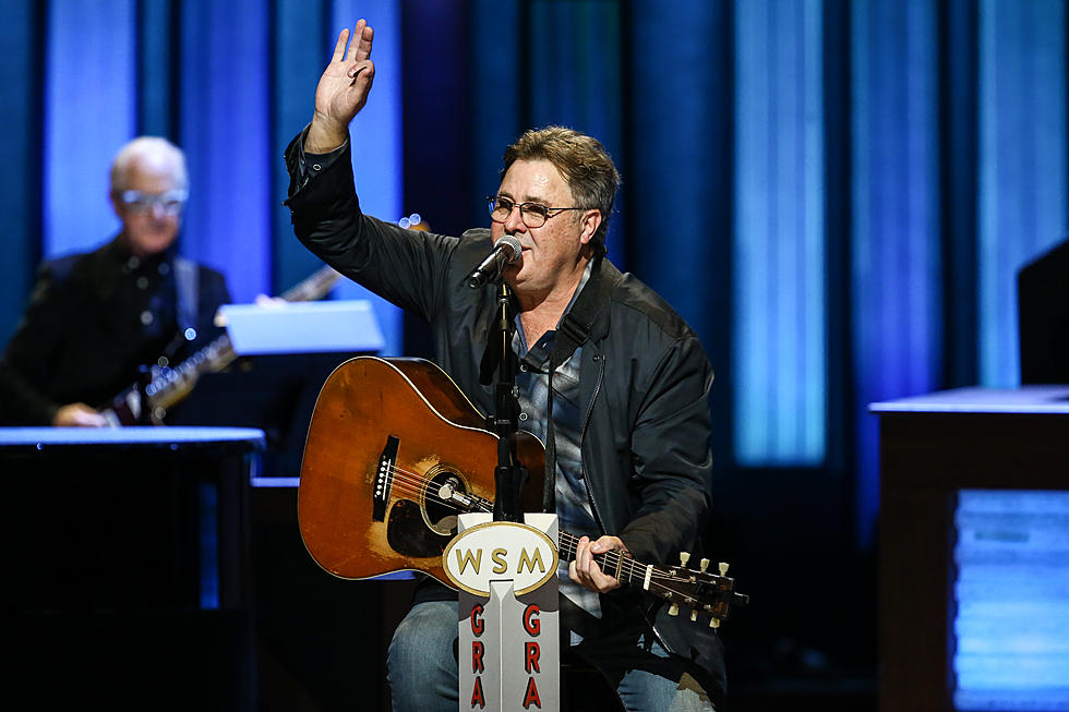 Vince Gill Announces Rockford Stop For The First Time In 15 Years