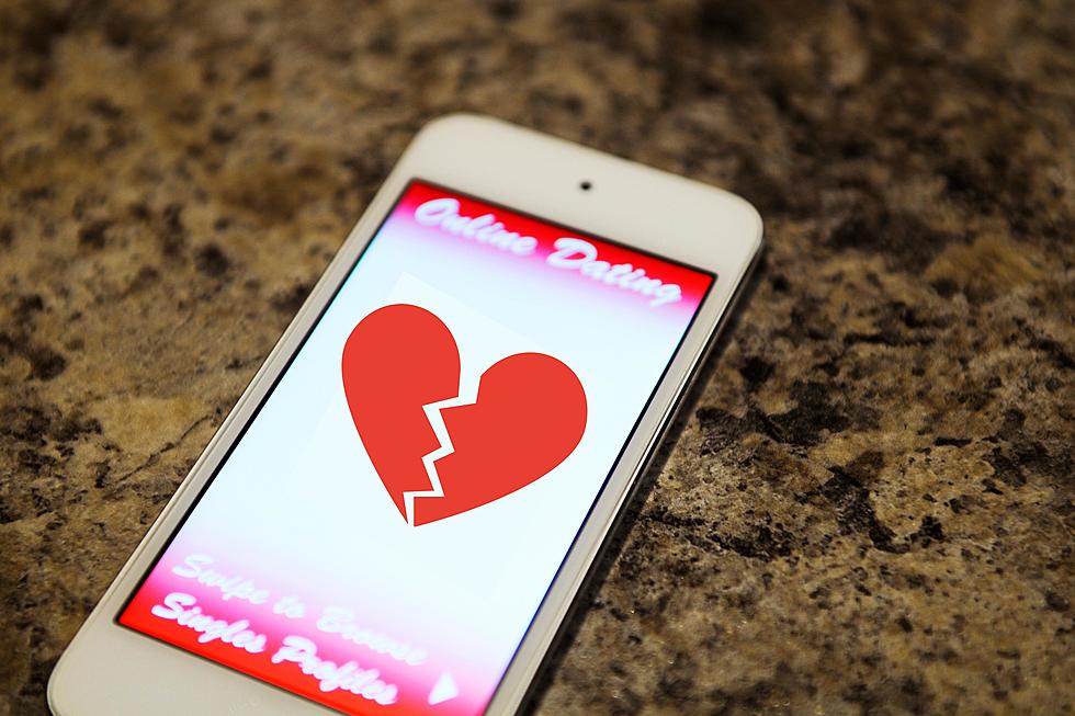 Singles In Illinois Are Way Too Easy To Catfish, Says Shocking New Report