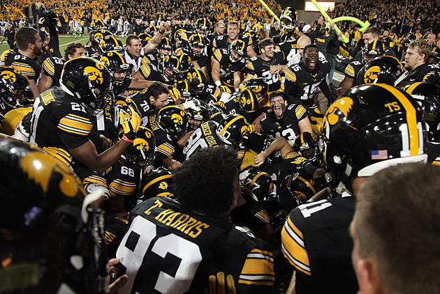 The Hawkeye Outback Bowl Huddle Set For Fans