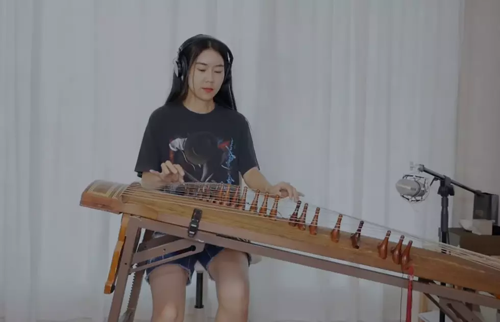 Kick Ass Cover  of ‘Voodoo Child’ on a Gayageum