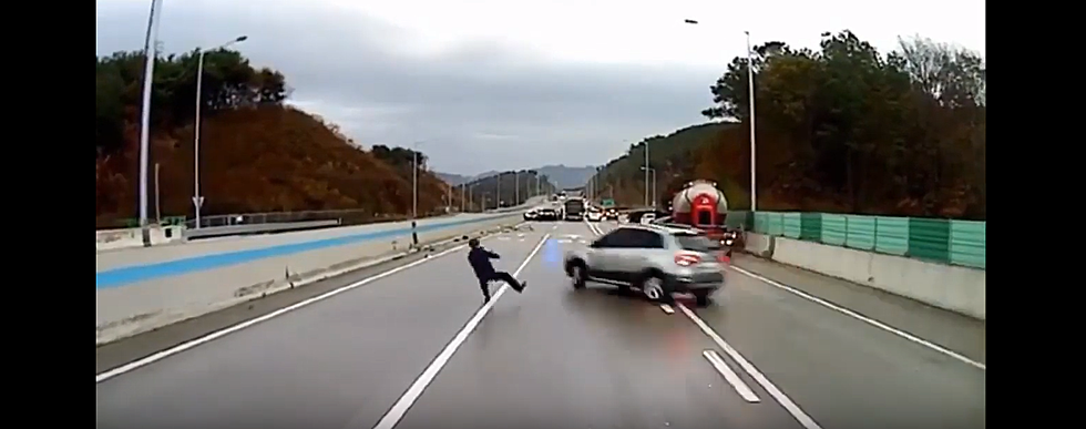 Frogger Champion (VIDEO – Icy Road Multi-Car Crash)
