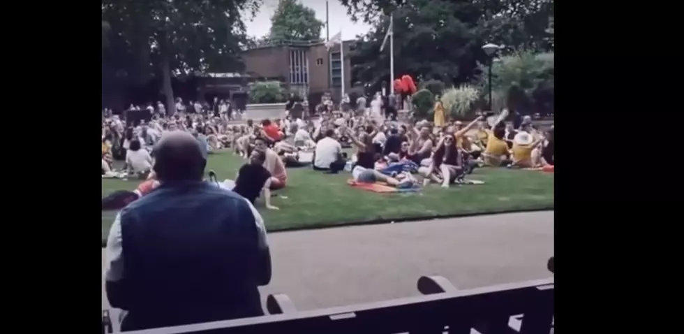 An Entire Park Joins a Man in Singing Bon Jovi’s ‘Livin’ On a Prayer’