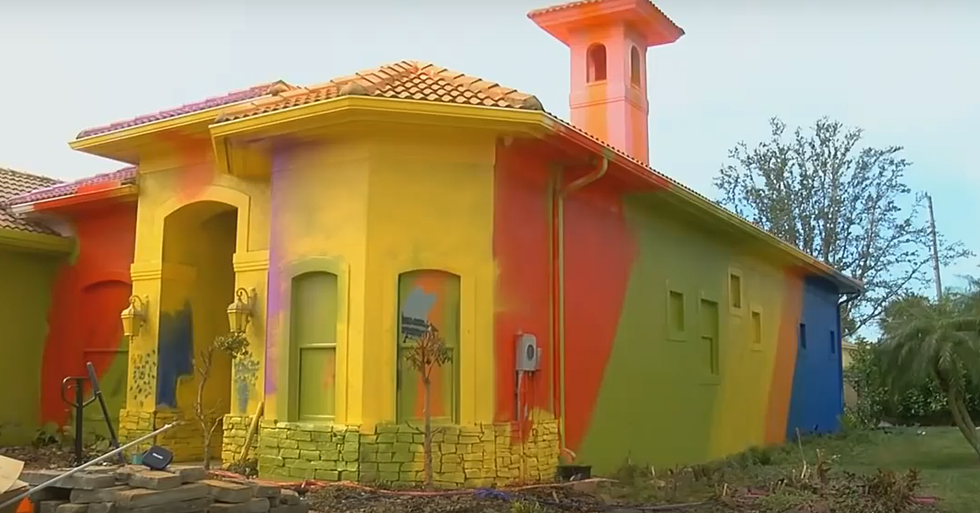Man Spray-Paints His Dad’s House