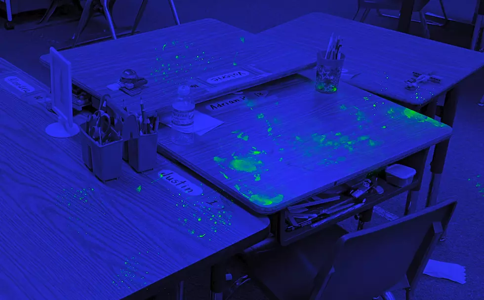 Using Fluorescent Powder to Show How Germs Spread (VIDEO)